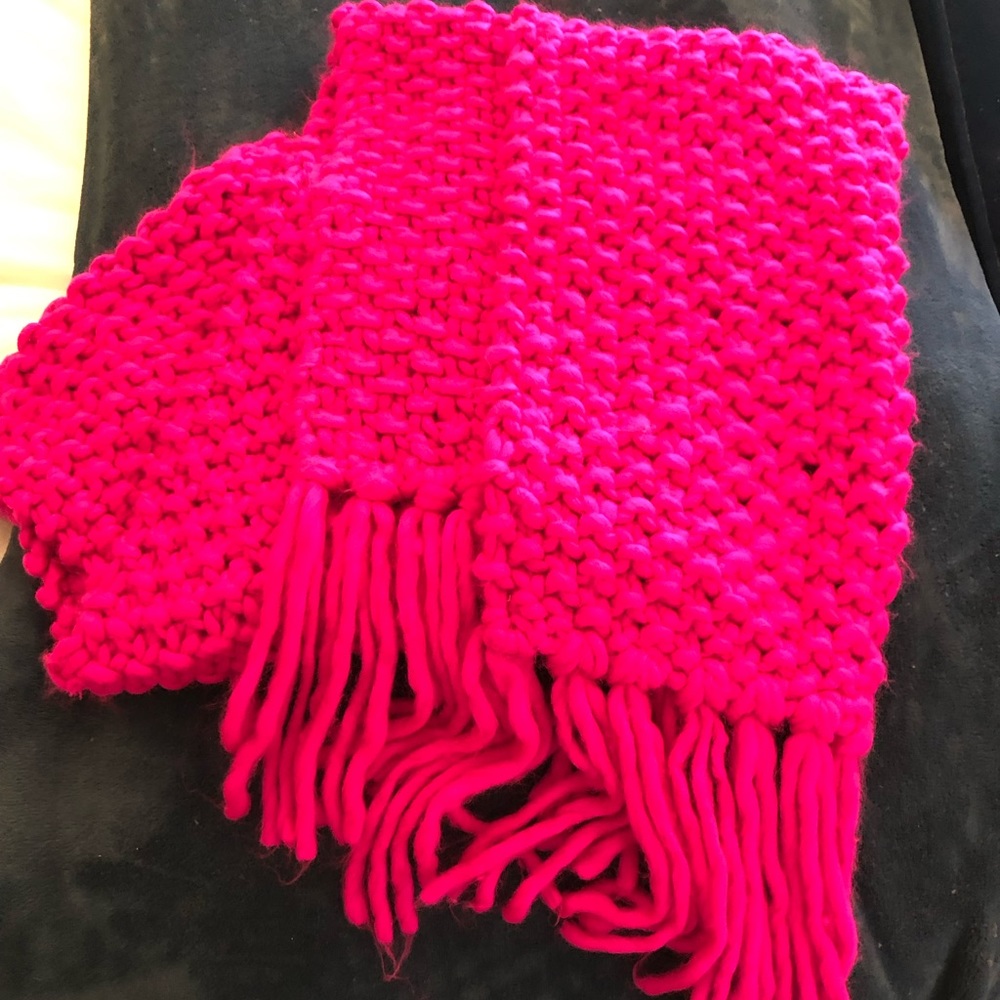 Beautiful Express Fuchsia chunky knit scarf, perfect for Valentine’s Day!